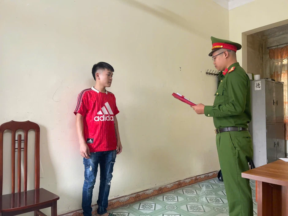 Công an bất ngờ kiểm tra cửa hàng Dương Dolce, khởi tố Nguyễn Văn Dương SN 2000 Công an bất ngờ kiểm tra cửa hàng Dương Dolce, khởi tố Nguyễn Văn Dương SN 2000