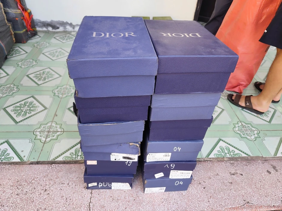 Công an bất ngờ kiểm tra cửa hàng Dương Dolce, khởi tố Nguyễn Văn Dương SN 2000 Công an bất ngờ kiểm tra cửa hàng Dương Dolce, khởi tố Nguyễn Văn Dương SN 2000
