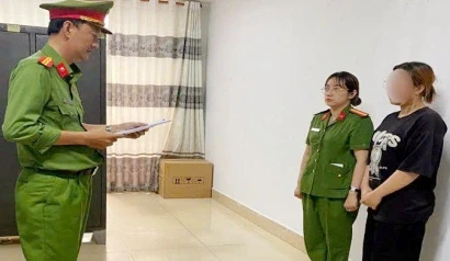 Công an Cà Mau bắt người mẹ đánh con ruột dẫn đến tử vong Công an Cà Mau bắt người mẹ đánh con ruột dẫn đến tử vong