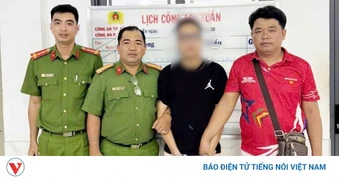 Công an Cần Thơ bàn giao đối tượng truy nã cho công an Đà Nẵng