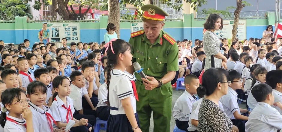 Công an cảnh báo nguy cơ tai nạn do 'độ chế' xe đạp điện Công an cảnh báo nguy cơ tai nạn do 'độ chế' xe đạp điện
