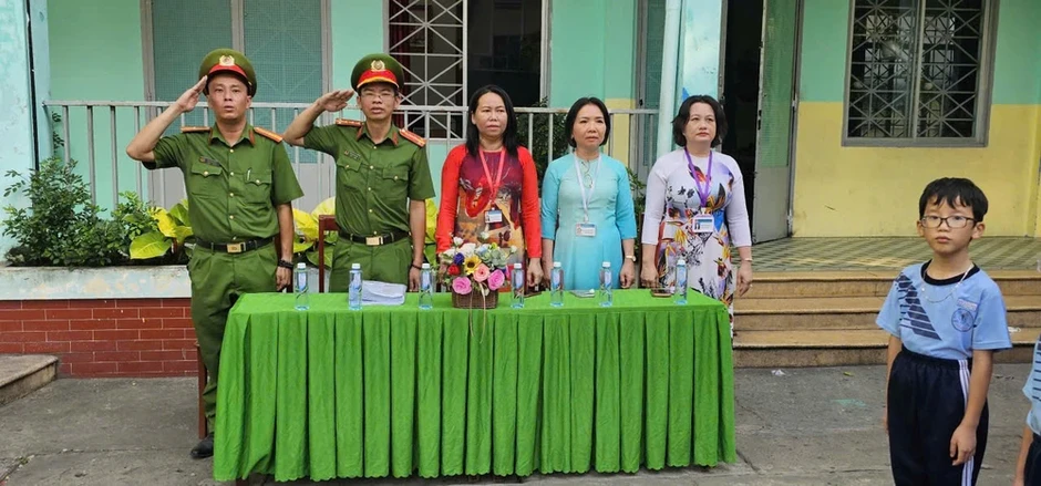 Công an cảnh báo nguy cơ tai nạn do 'độ chế' xe đạp điện Công an cảnh báo nguy cơ tai nạn do 'độ chế' xe đạp điện