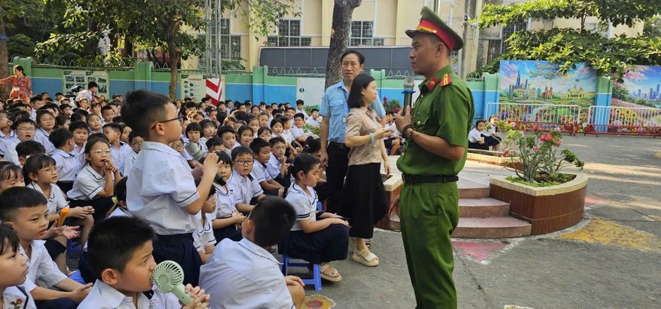 Công an cảnh báo nguy cơ tai nạn do 'độ chế' xe đạp điện Công an cảnh báo nguy cơ tai nạn do 'độ chế' xe đạp điện