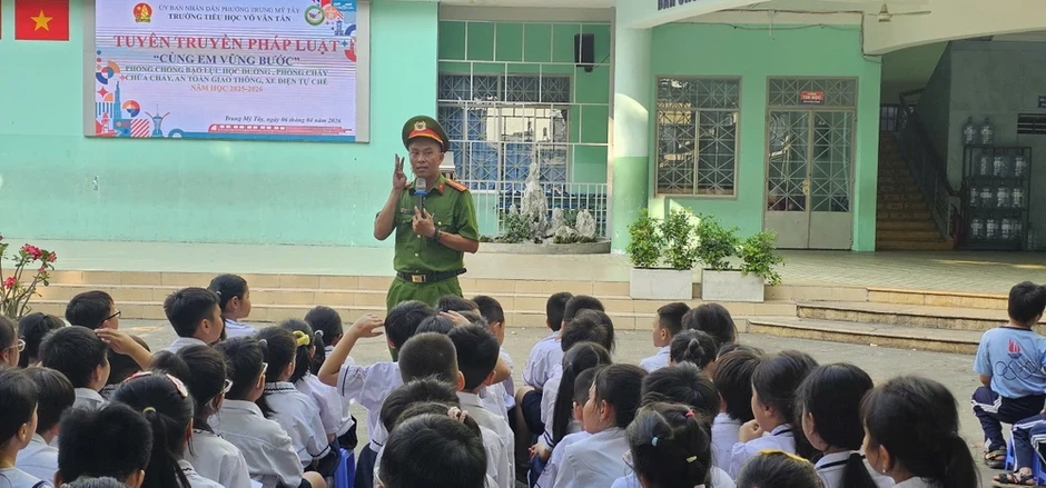 Công an cảnh báo nguy cơ tai nạn do 'độ chế' xe đạp điện Công an cảnh báo nguy cơ tai nạn do 'độ chế' xe đạp điện