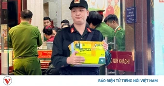 Công an có mặt tại trụ sở Bảo Tín Minh Châu, khách hàng ngỡ ngàng ra về