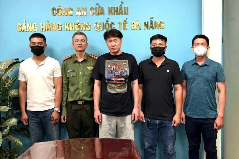 Công an Đà Nẵng bắt giữ đối tượng bị Interpol truy nã đỏ Công an Đà Nẵng bắt giữ đối tượng bị Interpol truy nã đỏ