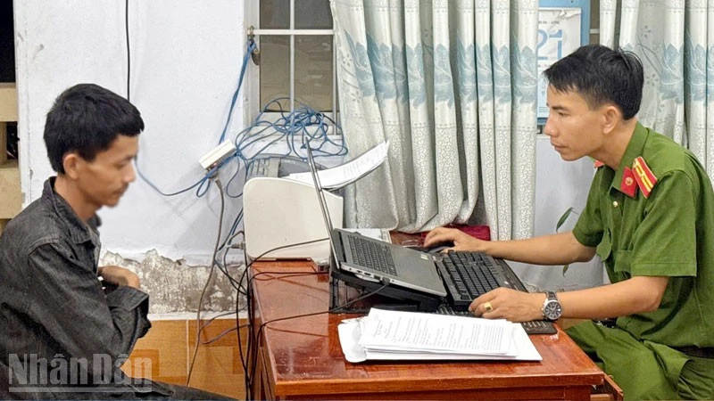 Công an đặc khu Phú Quốc bắt 2 đối tượng trộm cắp tài sản từ bài đăng trên Facebook Công an đặc khu Phú Quốc bắt 2 đối tượng trộm cắp tài sản từ bài đăng trên Facebook