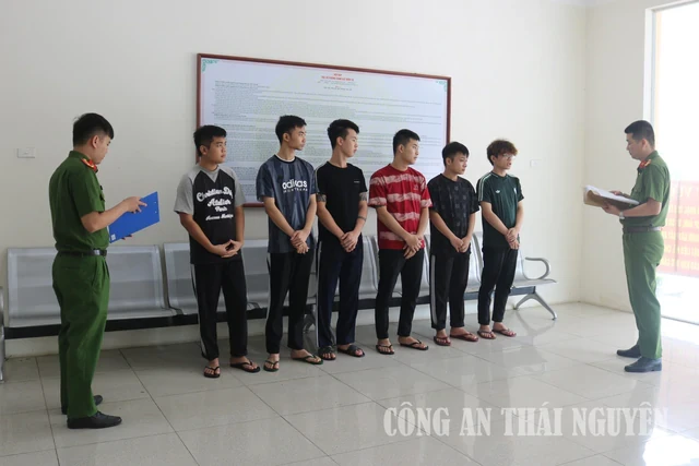 Công an đang điều tra các giao dịch chuyển tiền, nhận tiền của 40 tài khoản ngân hàng, dòng tiền 1.000 tỷ đồng Công an đang điều tra các giao dịch chuyển tiền, nhận tiền của 40 tài khoản ngân hàng, dòng tiền 1.000 tỷ đồng