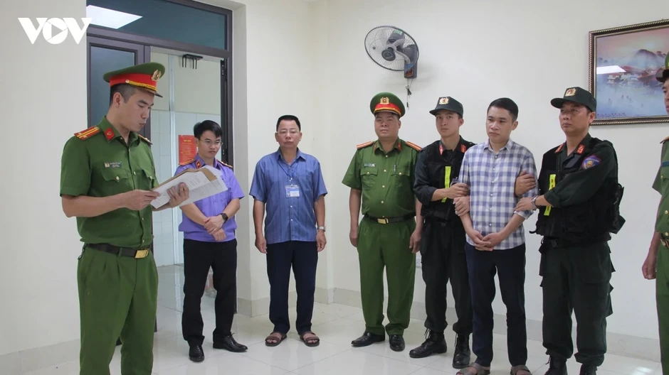 Công an Điện Biên khởi tố đối tượng lừa đảo “chạy việc” vào ngành y tế Công an Điện Biên khởi tố đối tượng lừa đảo “chạy việc” vào ngành y tế