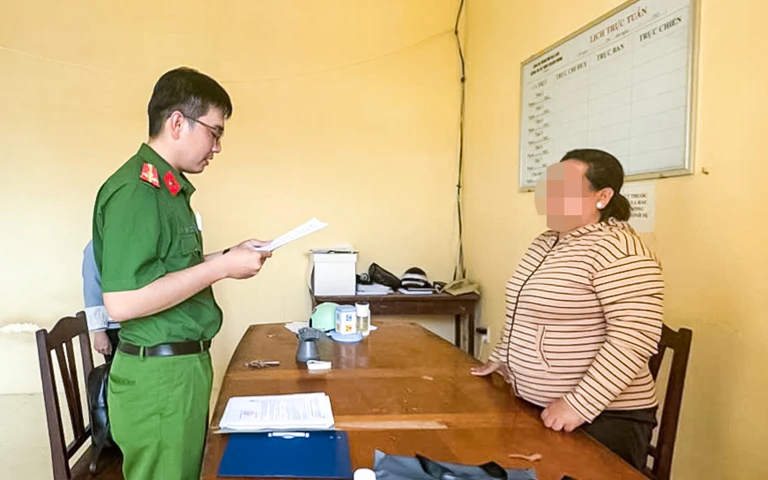 Công an điều tra 5,3 tỷ đồng chuyển qua nhiều tài khoản ngân hàng khác nhau trong thời gian ngắn Công an điều tra 5,3 tỷ đồng chuyển qua nhiều tài khoản ngân hàng khác nhau trong thời gian ngắn