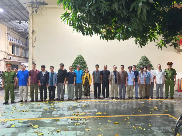 Công an điều tra loạt giao dịch qua nhiều tài khoản: Bắt tạm giam Trần Lệ Thúy và 17 người khác