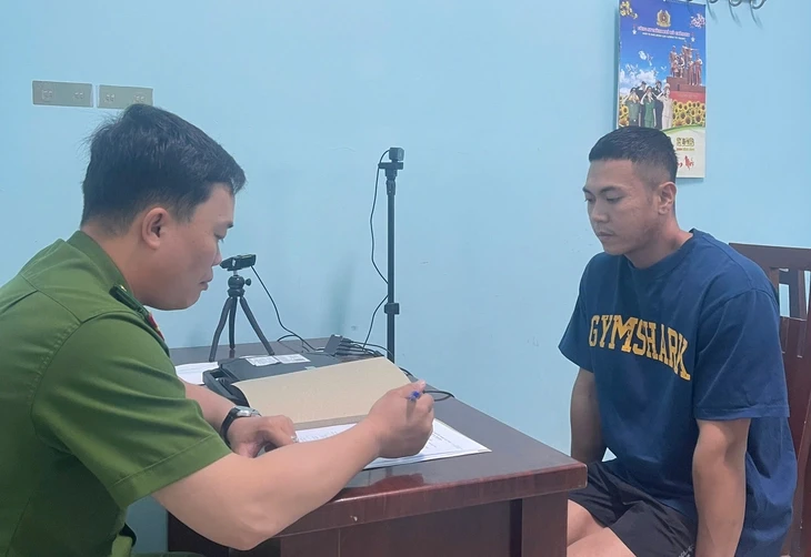 Công an điều tra nam thanh niên đánh nữ shipper do bất đồng cách thức nhận hàng Công an điều tra nam thanh niên đánh nữ shipper do bất đồng cách thức nhận hàng