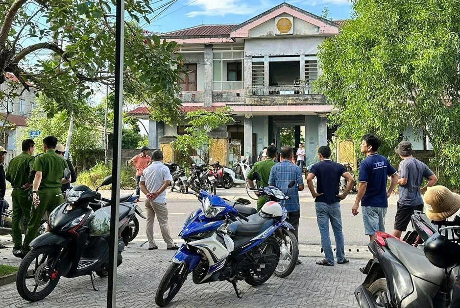 Công an điều tra vụ người đàn ông dùng dao đâm vợ cũ rồi tự tử Công an điều tra vụ người đàn ông dùng dao đâm vợ cũ rồi tự tử