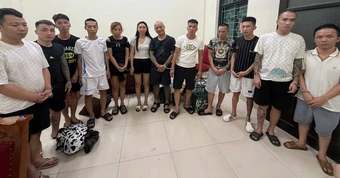 Công an đồng loạt khám xét, bắt giữ Trịnh Thị Châm SN 1993 và 11 người