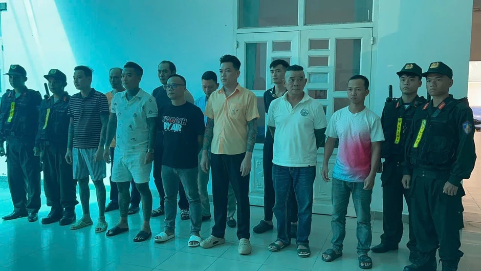 Công an Đồng Nai bắt khẩn cấp 11 đối tượng nhóm biệt danh 'Cọp Đen' Công an Đồng Nai bắt khẩn cấp 11 đối tượng nhóm biệt danh 'Cọp Đen'