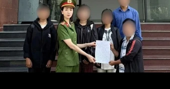 Công an Hà Nội giải cứu 3 thiếu nữ khỏi bẫy “việc nhẹ, lương cao”