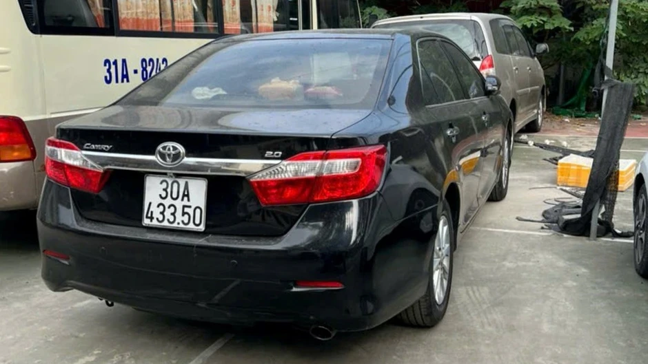 Công an Hà Nội tìm chủ xe Camry bị “đục” số khung, số máy Công an Hà Nội tìm chủ xe Camry bị “đục” số khung, số máy
