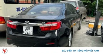 Công an Hà Nội tìm chủ xe Camry bị “đục” số khung, số máy