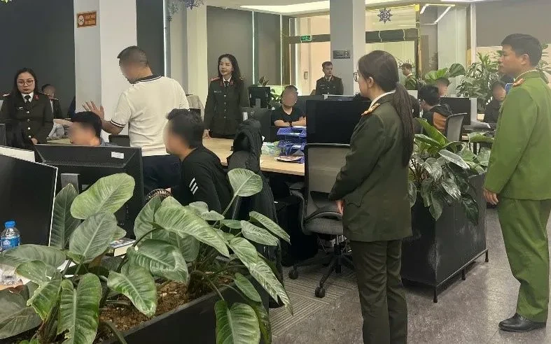 Công an Hà Nội triệt phá đường dây kêu gọi đầu tư tiền ảo FTXF, lừa đảo hàng chục tỷ đồng Công an Hà Nội triệt phá đường dây kêu gọi đầu tư tiền ảo FTXF, lừa đảo hàng chục tỷ đồng