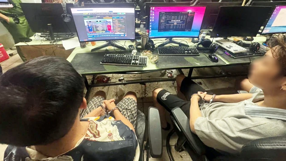 Công an Hà Nội triệt phá loạt vụ cá độ World Cup, bắt nhiều đối tượng Công an Hà Nội triệt phá loạt vụ cá độ World Cup, bắt nhiều đối tượng