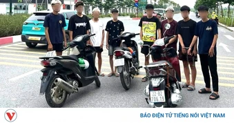 Công an Hà Nội triệu tập nhóm lái xe bốc đầu, lạng lách