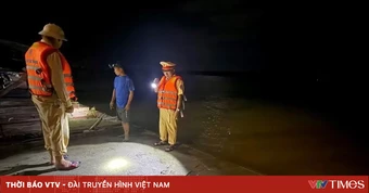 Công an Hà Tĩnh bắt giữ thuyền chở cát nghi vi phạm trên tuyến sông Lam
