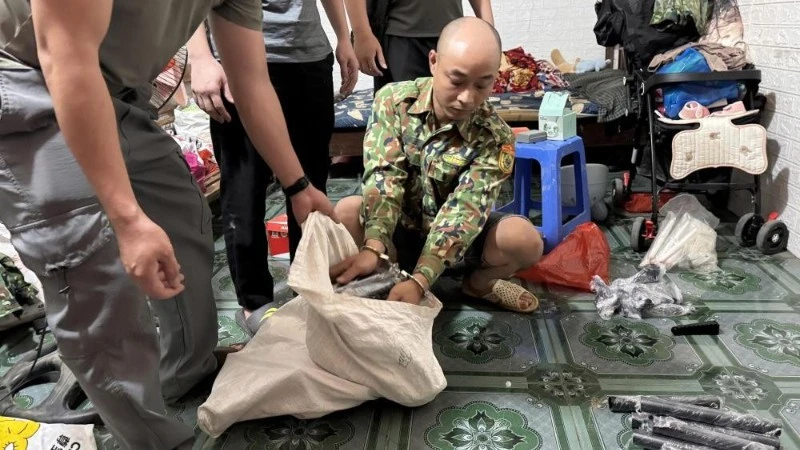 Công an Hà Tĩnh triệt phá đường dây mua bán vũ khí quân dụng liên tỉnh quy mô lớn Công an Hà Tĩnh triệt phá đường dây mua bán vũ khí quân dụng liên tỉnh quy mô lớn