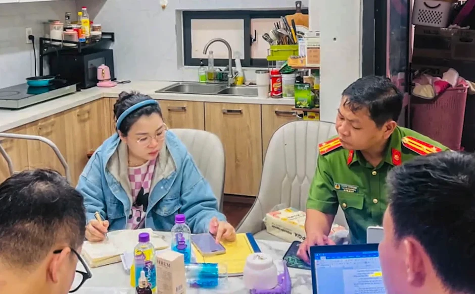 Công an Khánh Hòa công bố đường dây nóng tiếp nhận tố giác vi phạm quyền sở hữu trí tuệ Công an Khánh Hòa công bố đường dây nóng tiếp nhận tố giác vi phạm quyền sở hữu trí tuệ