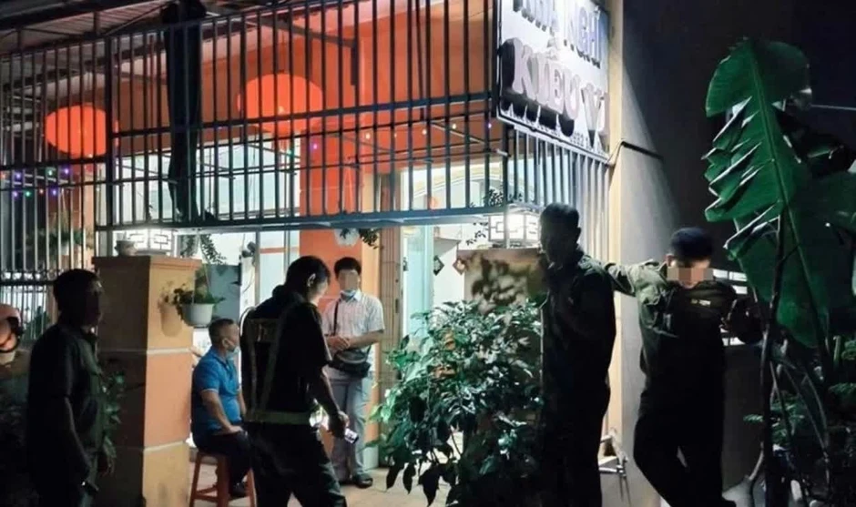 Công an Khánh Hòa truy tìm người đàn ông liên quan vụ án mạng tại nhà nghỉ Công an Khánh Hòa truy tìm người đàn ông liên quan vụ án mạng tại nhà nghỉ