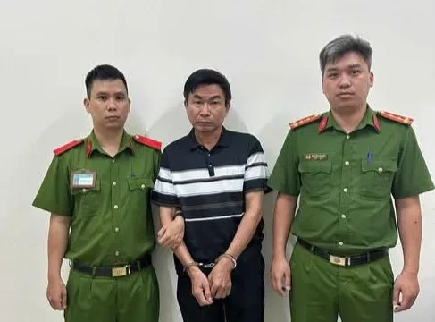 Công an khởi tố người đàn ông hành hung shipper ở phường Rạch Dừa