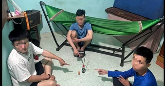 Công an kiểm tra lúc 23 giờ: Giữ khẩn cấp 3 nam thanh niên cùng SN 2000