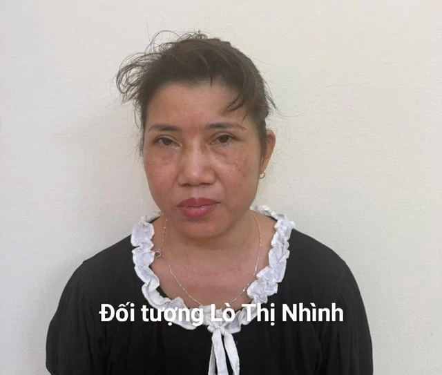 Công an kiểm tra nhà nghỉ lúc 10h, bắt Lò Thị Nhình SN 1981 Công an kiểm tra nhà nghỉ lúc 10h, bắt Lò Thị Nhình SN 1981