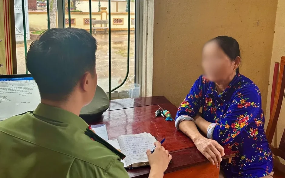 Công an kịp thời ngăn vụ giả danh cán bộ, giúp người phụ nữ giữ 79 triệu đồng Công an kịp thời ngăn vụ giả danh cán bộ, giúp người phụ nữ giữ 79 triệu đồng