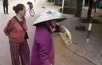 Công an làm rõ 2 phụ nữ chặn xe, yêu cầu nộp tiền trông giữ