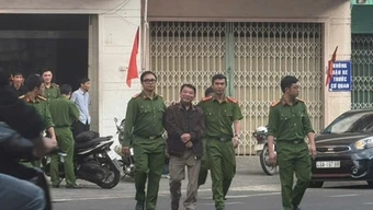 Công an làm việc với Giám đốc Trung tâm dịch vụ đấu giá tỉnh Lâm Đồng
