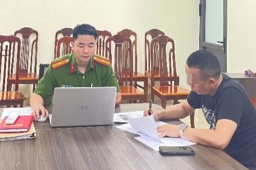 Công an làm việc với hai người tung tin sai về dự án làm đường ở Hưng Yên Công an làm việc với hai người tung tin sai về dự án làm đường ở Hưng Yên