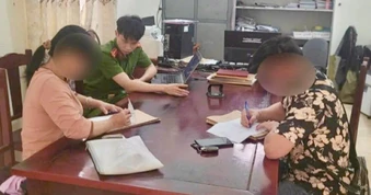 Công an làm việc với quản trị viên nhóm Facebook duyệt tin chưa kiểm chứng