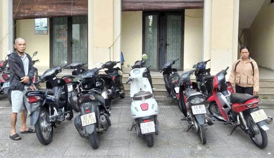 Công an mật phục, phá nhóm trộm xe máy chuyên ra tay ban đêm ở Đà Nẵng Công an mật phục, phá nhóm trộm xe máy chuyên ra tay ban đêm ở Đà Nẵng