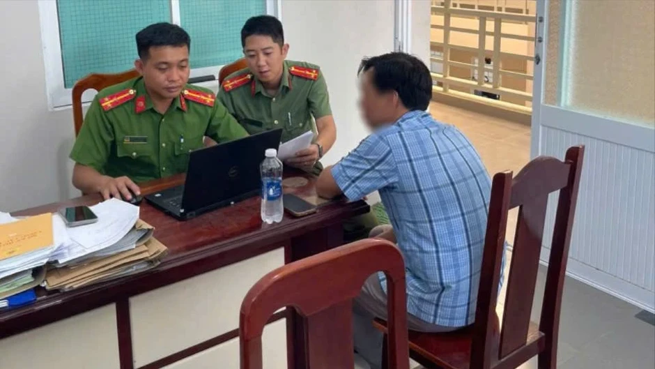 Công an mời làm việc với 2 người tung tin sai sự thật về chợ Long Hải Công an mời làm việc với 2 người tung tin sai sự thật về chợ Long Hải