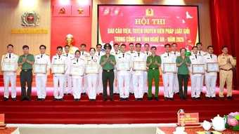 Công an Nghệ An trao giải Hội thi báo cáo viên, tuyên truyền viên pháp luật giỏi