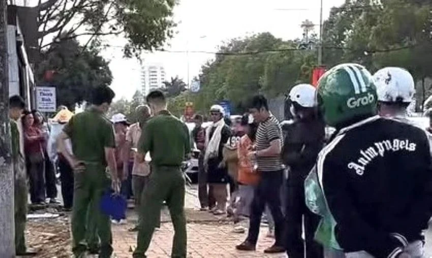 Công an nhờ dân cung cấp thông tin vụ trẻ sơ sinh tử vong tại khu đất trống Công an nhờ dân cung cấp thông tin vụ trẻ sơ sinh tử vong tại khu đất trống