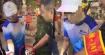 Công an phát hiện bí mật trong người thanh niên đang đi “dạo phố cho mát”