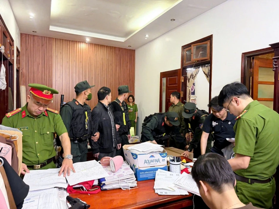 Công an Phú Thọ bắt nhiều giám đốc công ty, triệu tập hàng chục đối tượng Công an Phú Thọ bắt nhiều giám đốc công ty, triệu tập hàng chục đối tượng