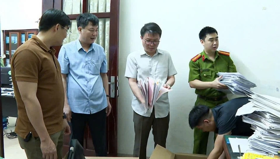 Công an Phú Thọ bắt nhiều giám đốc công ty, triệu tập hàng chục đối tượng Công an Phú Thọ bắt nhiều giám đốc công ty, triệu tập hàng chục đối tượng