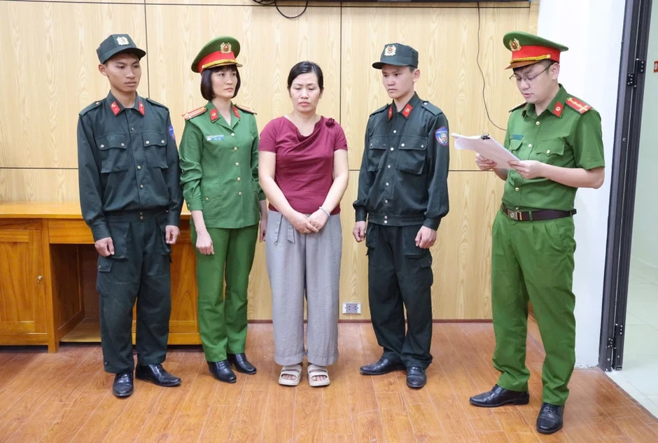Công an Phú Thọ phá chuyên án lớn, bắt giữ nhiều giám đốc, thu 4 khẩu súng Công an Phú Thọ phá chuyên án lớn, bắt giữ nhiều giám đốc, thu 4 khẩu súng