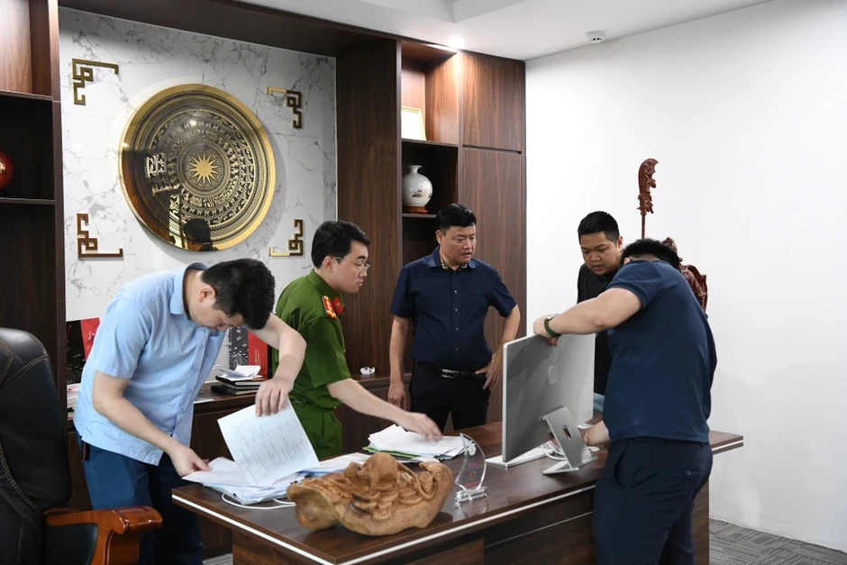 Công an Phú Thọ phá chuyên án lớn, bắt giữ nhiều giám đốc, thu 4 khẩu súng Công an Phú Thọ phá chuyên án lớn, bắt giữ nhiều giám đốc, thu 4 khẩu súng