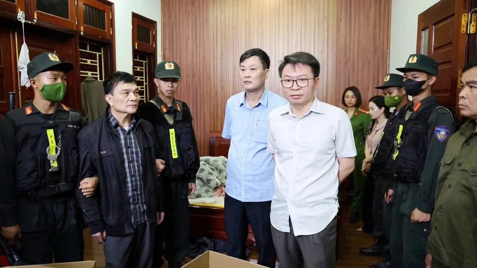 Công an Phú Thọ phá chuyên án lớn, bắt giữ nhiều giám đốc, thu 4 khẩu súng Công an Phú Thọ phá chuyên án lớn, bắt giữ nhiều giám đốc, thu 4 khẩu súng