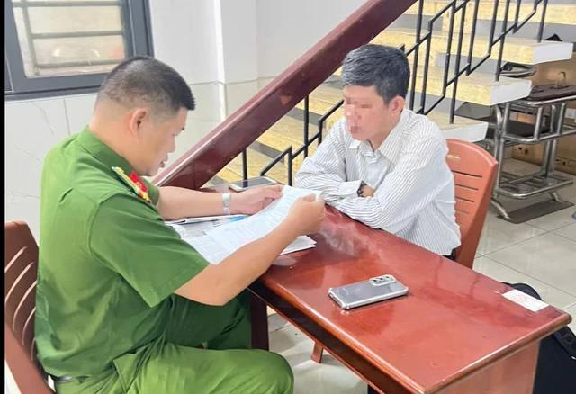 Công an phục hồi điều tra, bắt tạm giam giám đốc kinh doanh Nguyễn Đức Thắng 45 tuổi Công an phục hồi điều tra, bắt tạm giam giám đốc kinh doanh Nguyễn Đức Thắng 45 tuổi