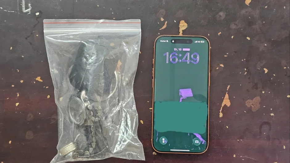 Công an phường Đông Hưng Thuận hỗ trợ du khách Nga tìm lại tài sản thất lạc Công an phường Đông Hưng Thuận hỗ trợ du khách Nga tìm lại tài sản thất lạc