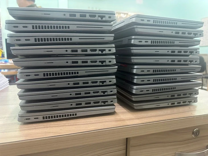 Công an phường Long Trường truy xét vụ nhân viên trộm 20 laptop của công ty Công an phường Long Trường truy xét vụ nhân viên trộm 20 laptop của công ty
